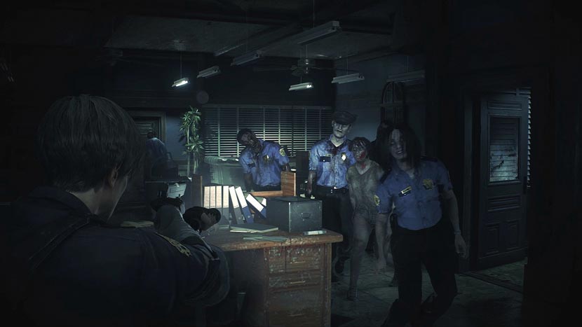 Leon dikepung oleh zombie rekan kerjanya di RPD